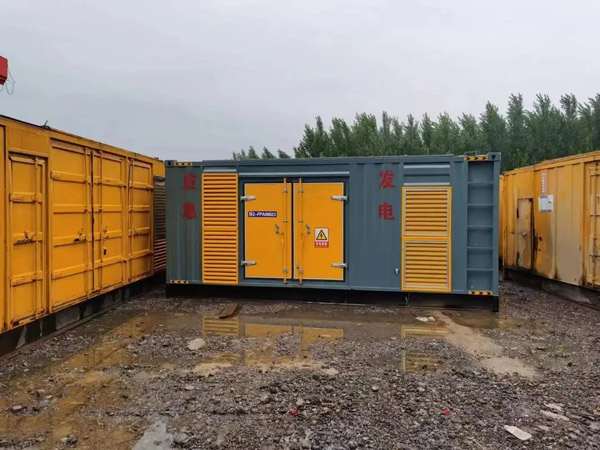 阿勒泰柴油发电机如何判断干式空气滤清器是否需要更换？