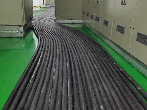 阿勒泰如何根据理论计算公式计算温度对特定电压测量结果的影响？